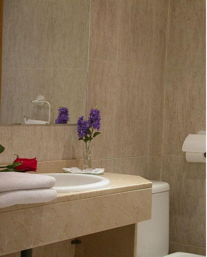 Hostal Buenos Aires Madrid Luaran gambar