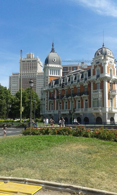 Hostal Buenos Aires Madrid Luaran gambar