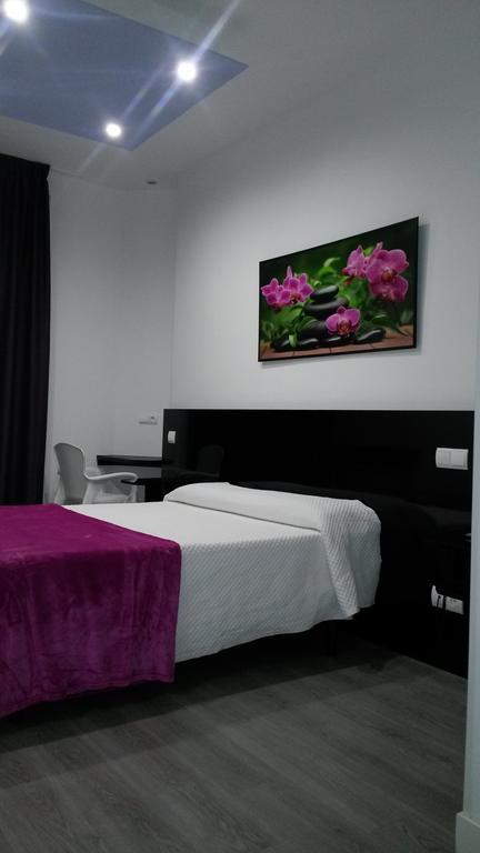 Hostal Buenos Aires Madrid Luaran gambar