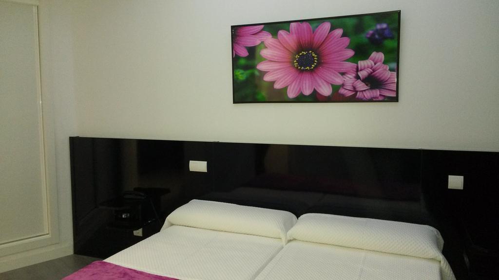 Hostal Buenos Aires Madrid Luaran gambar