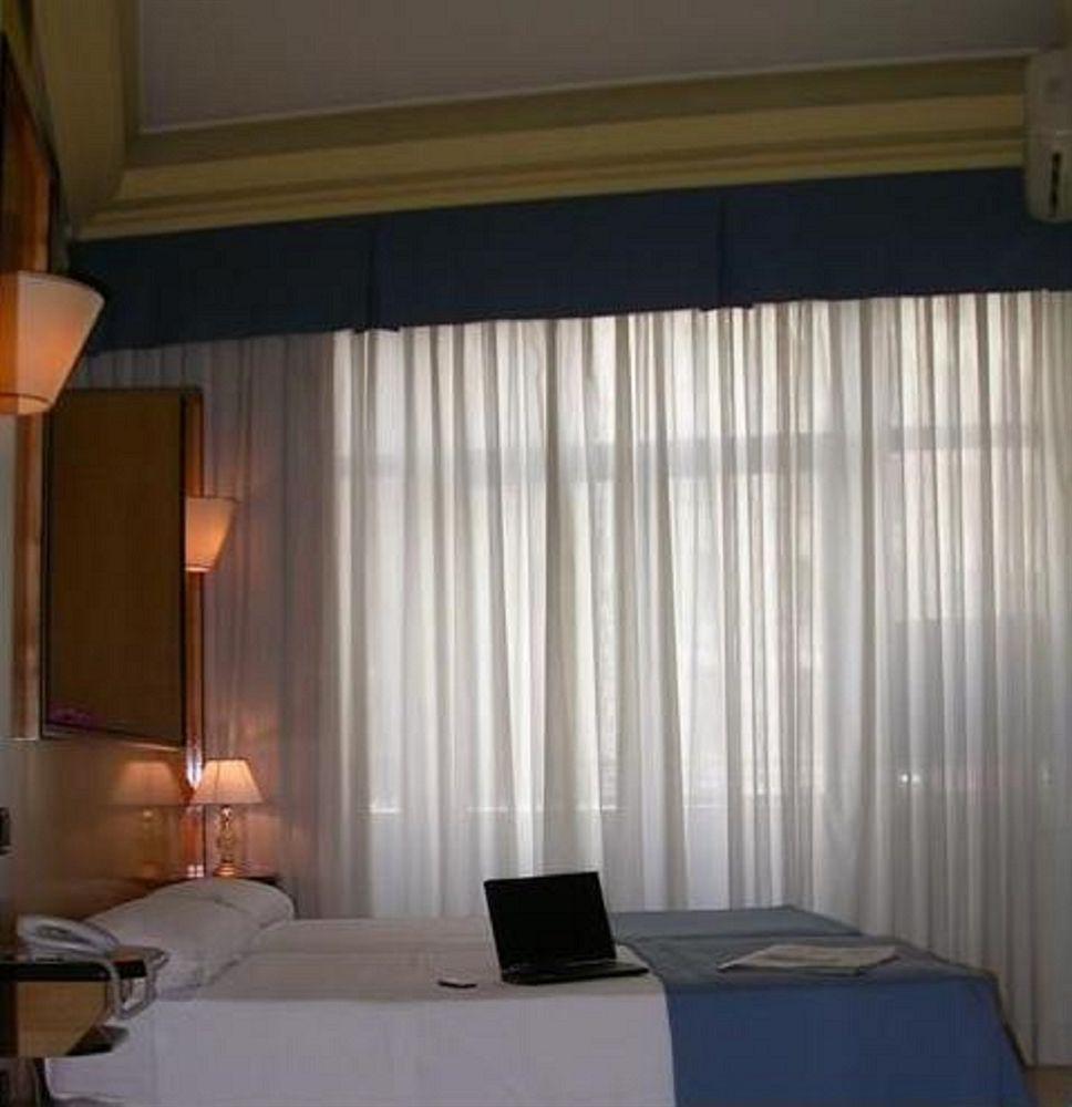Hostal Buenos Aires Madrid Luaran gambar