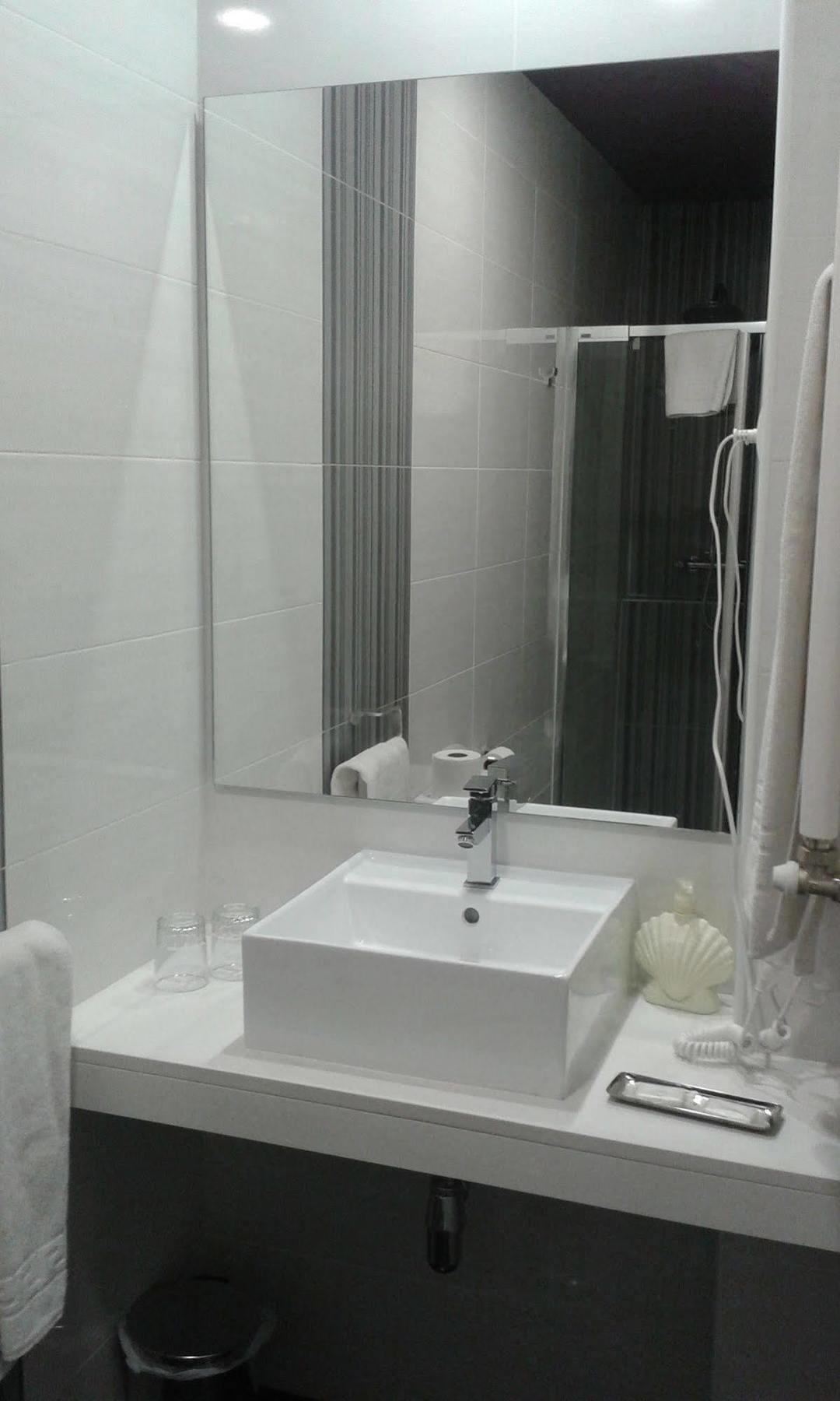Hostal Buenos Aires Madrid Luaran gambar