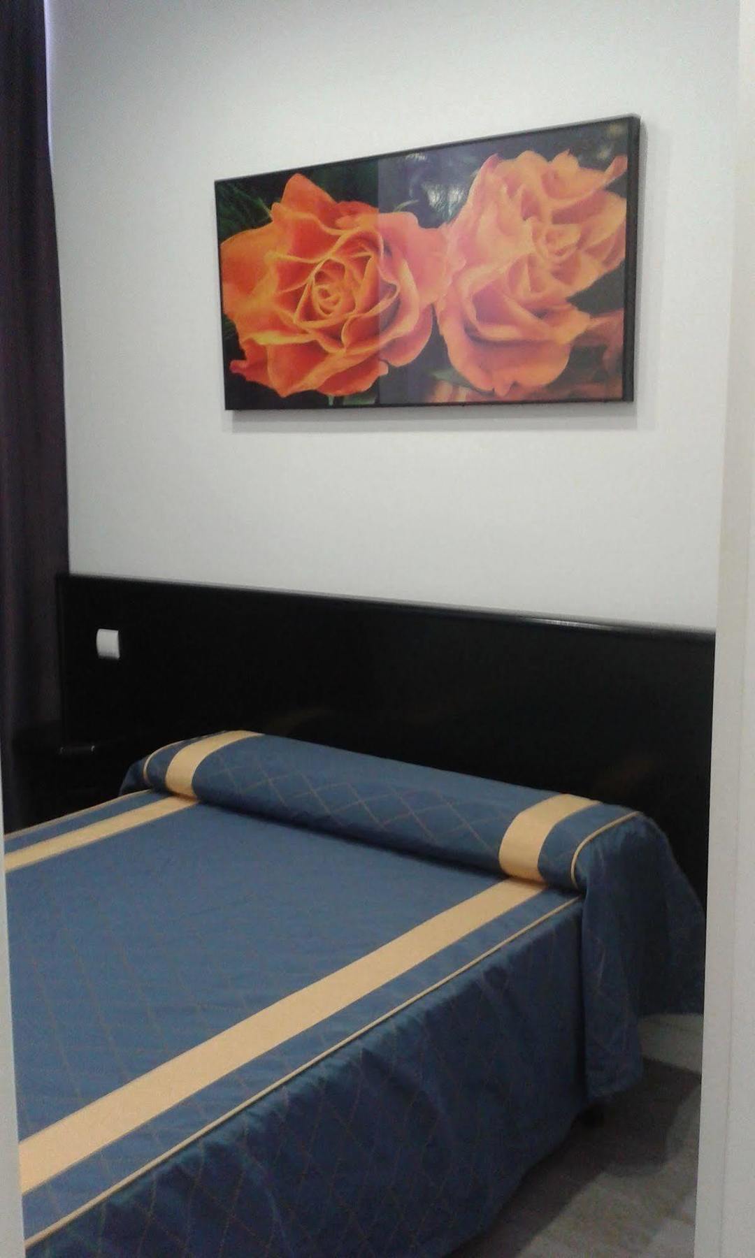 Hostal Buenos Aires Madrid Luaran gambar
