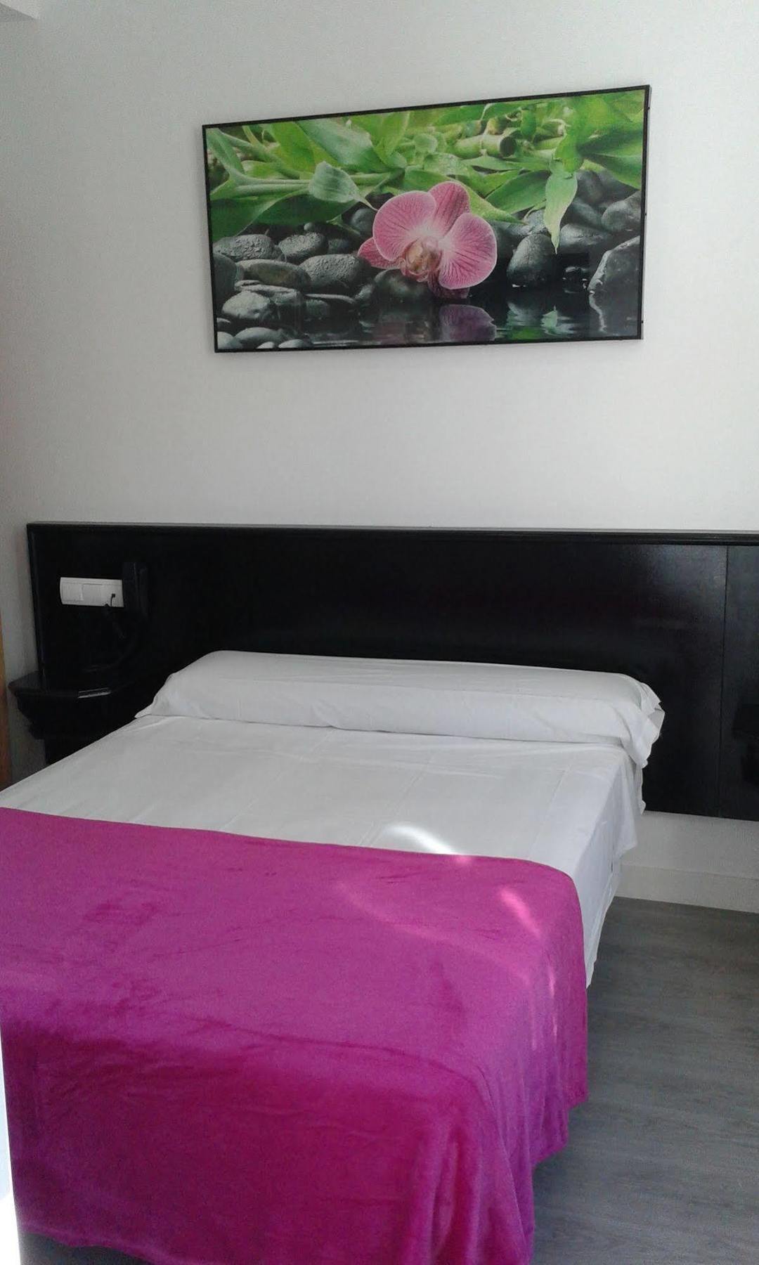 Hostal Buenos Aires Madrid Luaran gambar