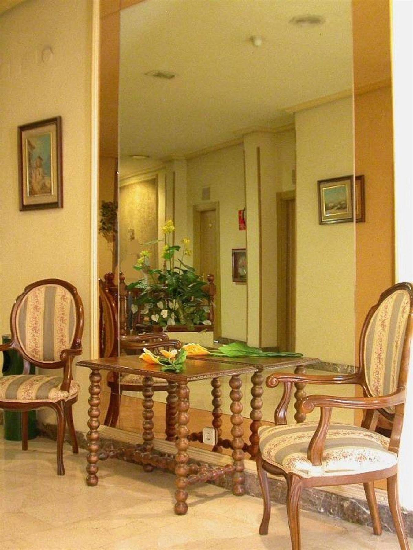 Hostal Buenos Aires Madrid Luaran gambar